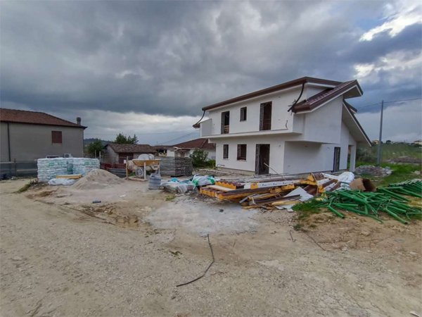 casa indipendente in vendita a Torrice