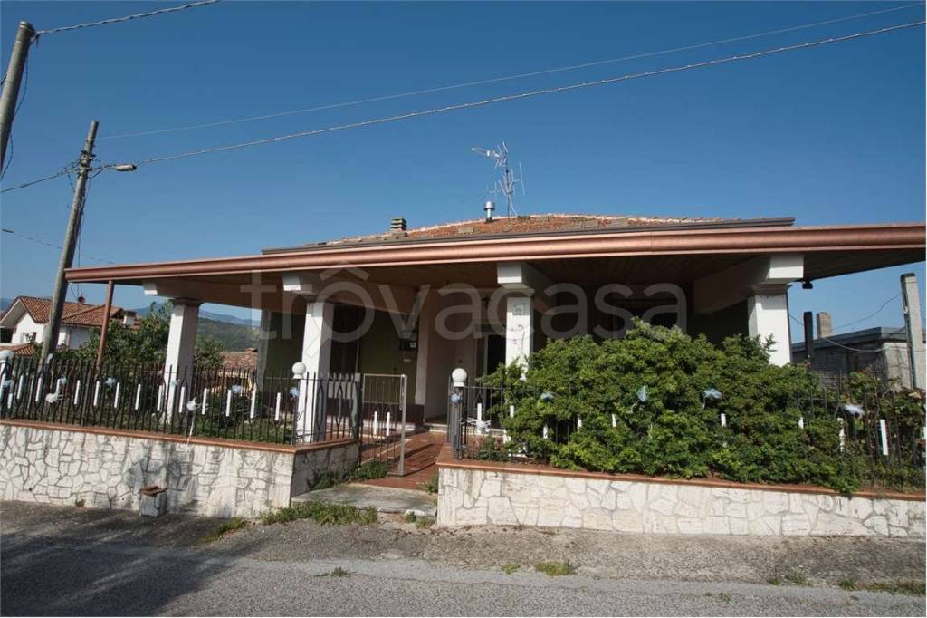 casa indipendente in vendita a Torrice