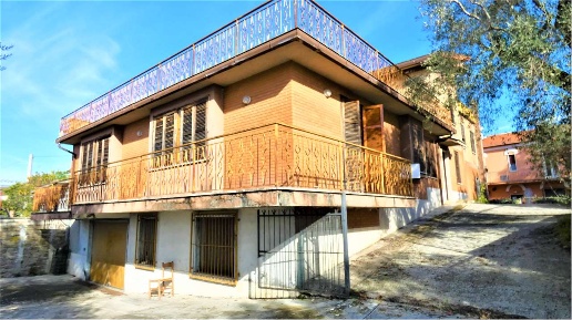 casa indipendente in vendita a Torrice
