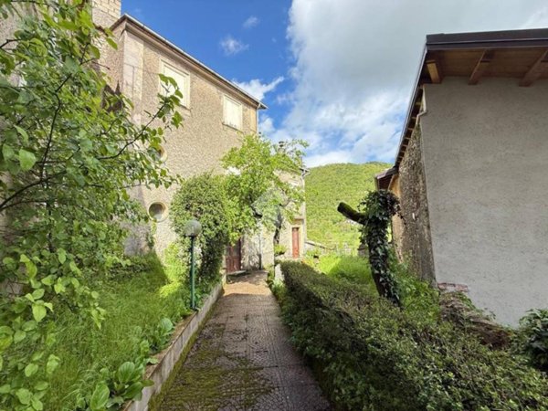 casa semindipendente in vendita a Trevi nel Lazio