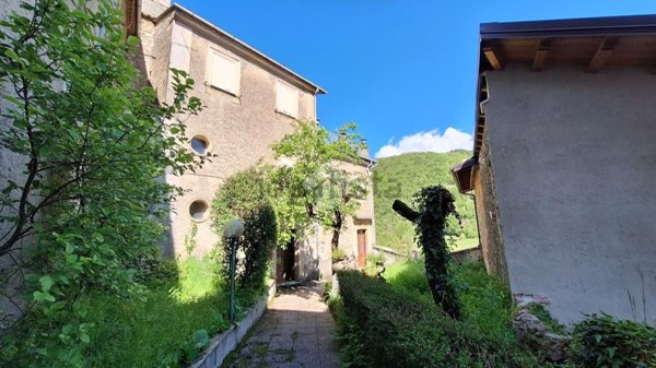 casa semindipendente in vendita a Trevi nel Lazio