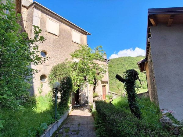 casa semindipendente in vendita a Trevi nel Lazio