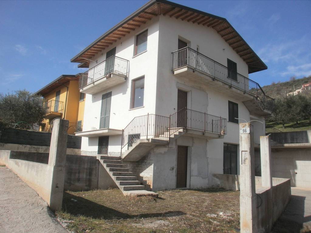 casa semindipendente in vendita a Trivigliano