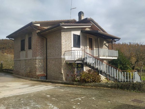 casa indipendente in vendita a Trivigliano