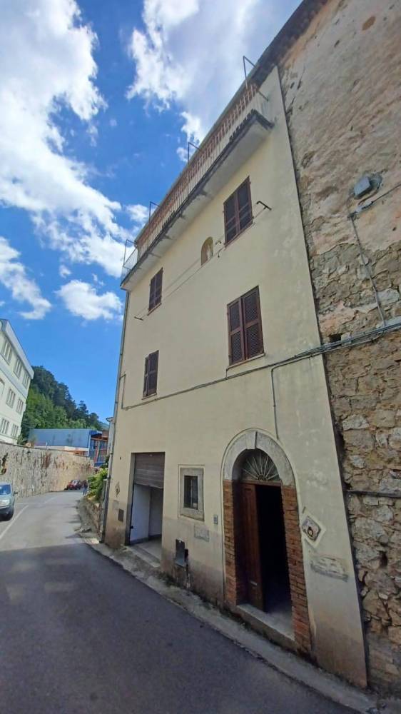 locale di sgombero in vendita a Vallecorsa