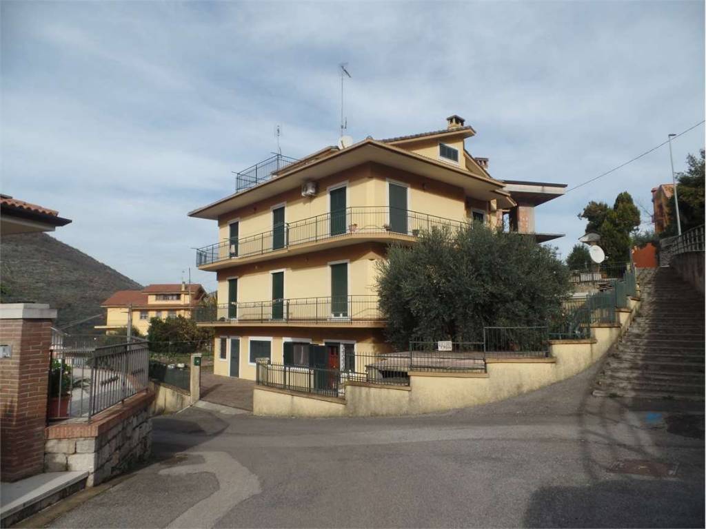 appartamento in vendita a Vallecorsa
