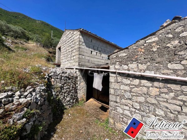 casa indipendente in vendita a Vallecorsa