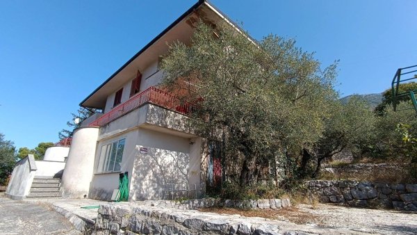 casa indipendente in vendita a Vallecorsa