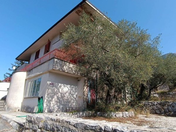 casa indipendente in vendita a Vallecorsa