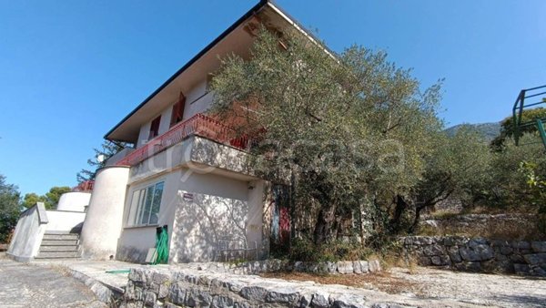 casa indipendente in vendita a Vallecorsa