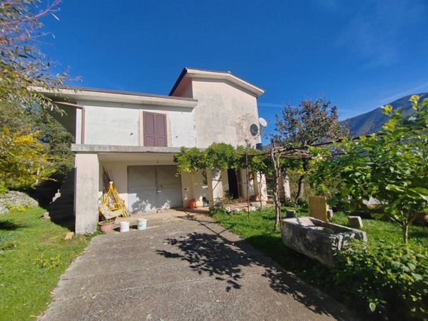 casa indipendente in vendita a Vallecorsa