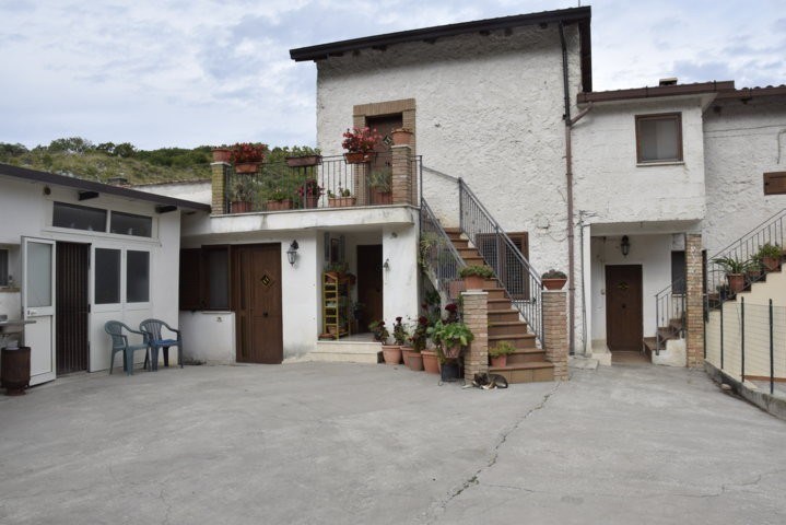 casa indipendente in vendita a Vallemaio