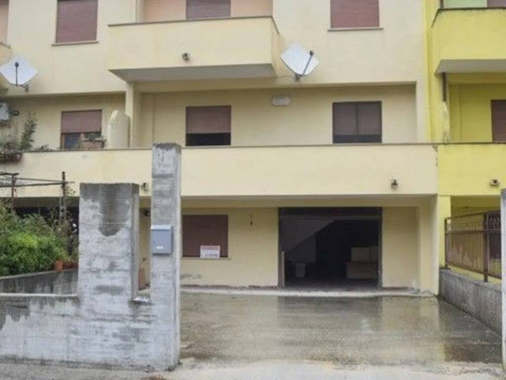 casa indipendente in vendita a Vallemaio