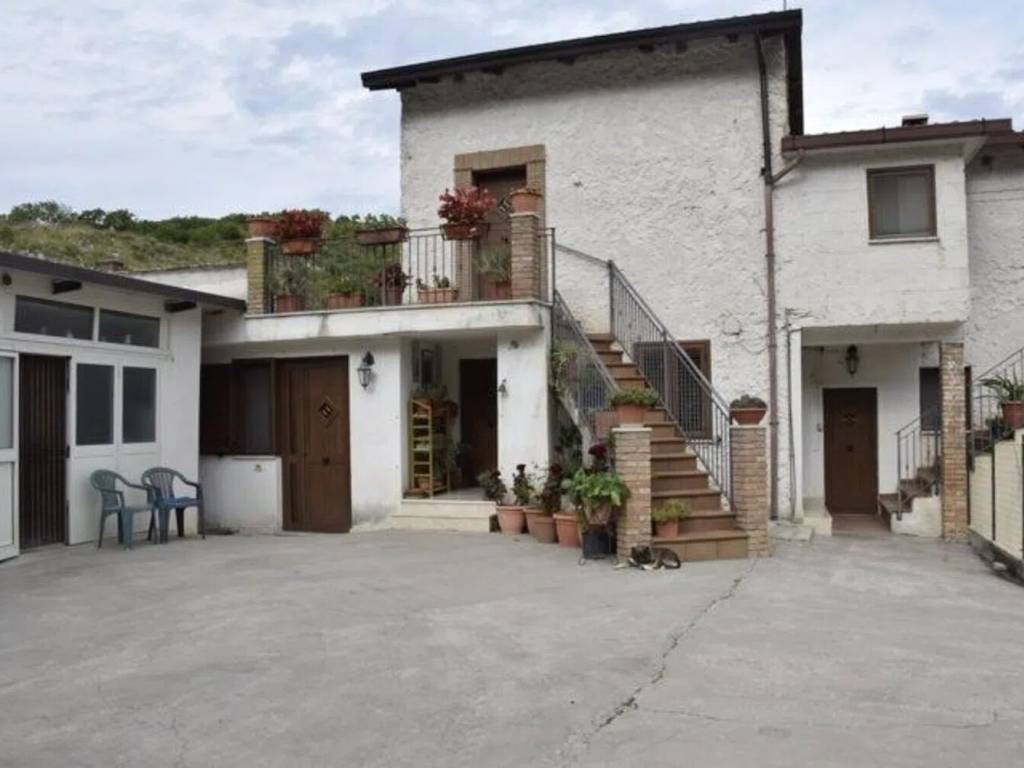 casa indipendente in vendita a Vallemaio