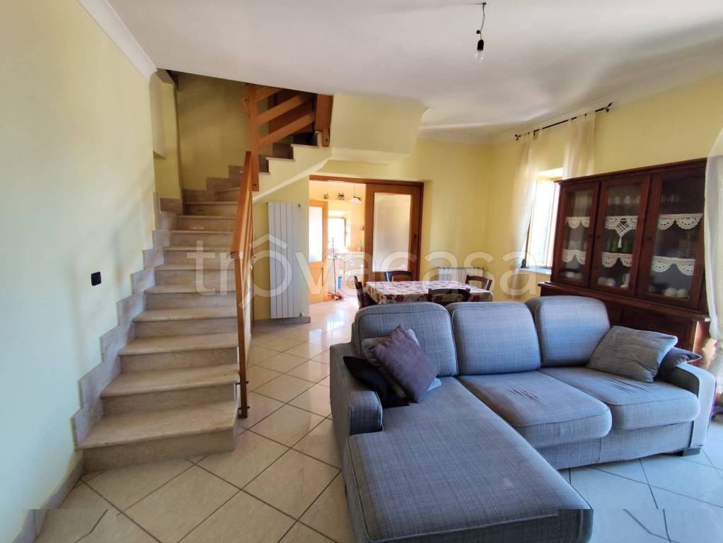 casa indipendente in vendita a Vallerotonda in zona Valvori
