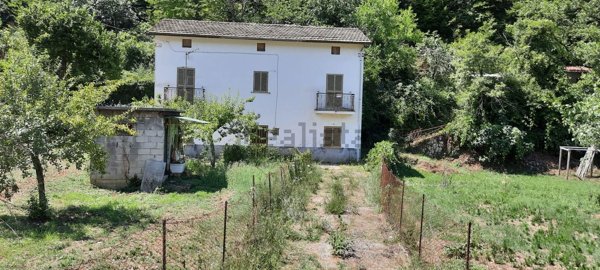 casa indipendente in vendita a Vallerotonda in zona Cerreto