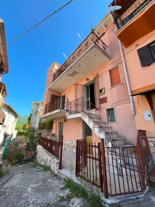 casa indipendente in vendita a Vallerotonda in zona Valvori