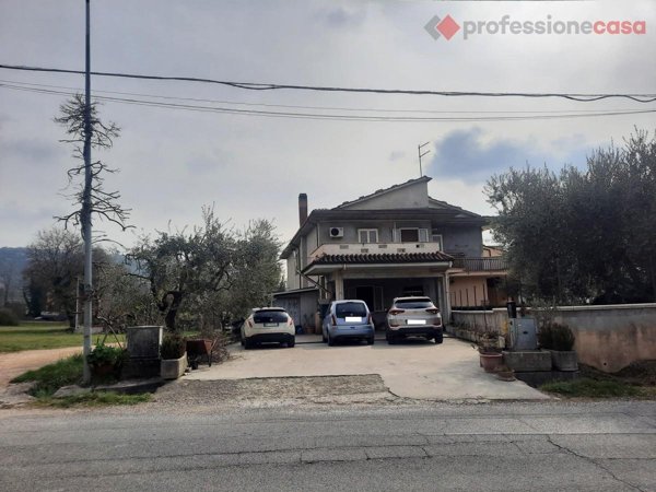 casa indipendente in vendita a Veroli