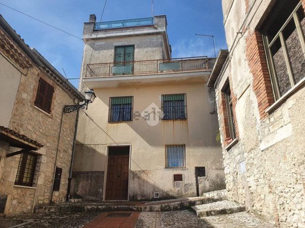 casa indipendente in vendita a Veroli