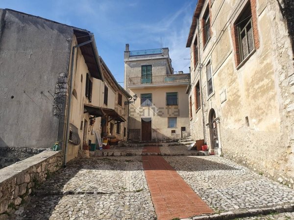 casa indipendente in vendita a Veroli