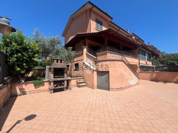 casa indipendente in vendita a Veroli in zona Casamari