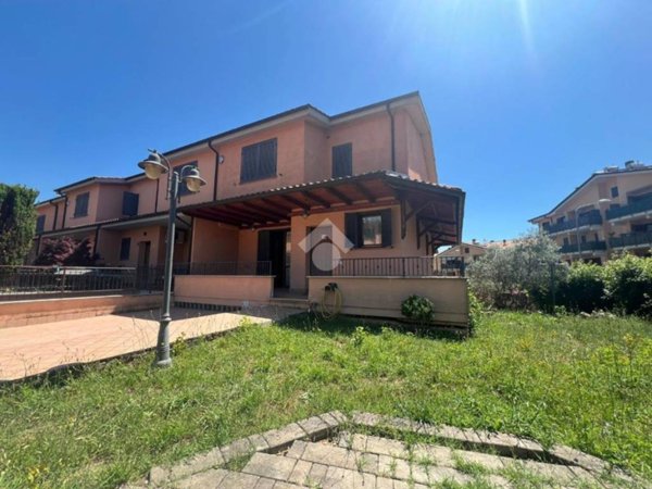 casa indipendente in vendita a Veroli in zona Casamari