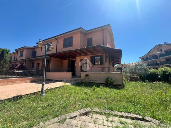 casa indipendente in vendita a Veroli in zona Casamari