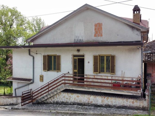 casa indipendente in vendita a Veroli