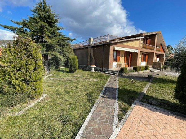 casa indipendente in vendita a Veroli