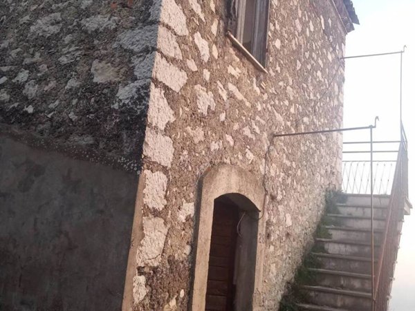 casa indipendente in vendita a Veroli in zona Torre Caravicchia