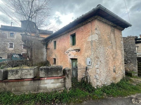 casa indipendente in vendita a Veroli in zona Santa Francesca