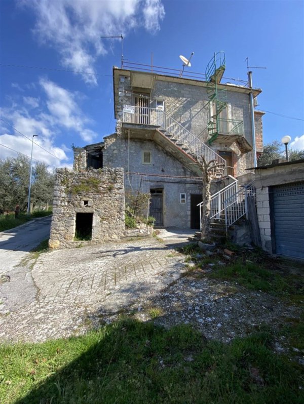 casa indipendente in vendita a Veroli