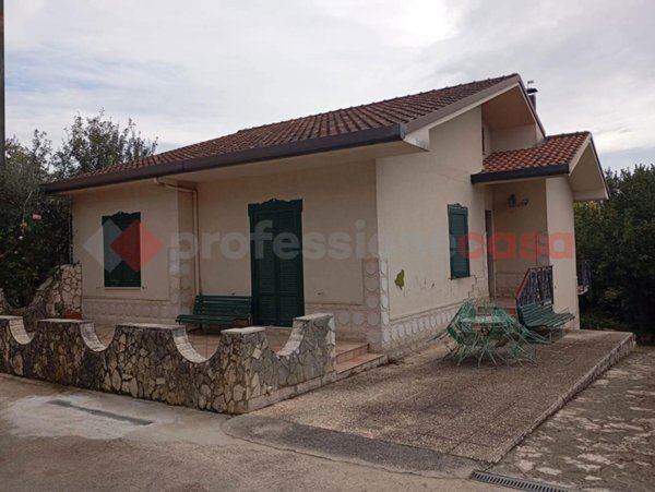 casa indipendente in vendita a Veroli in zona Santa Francesca