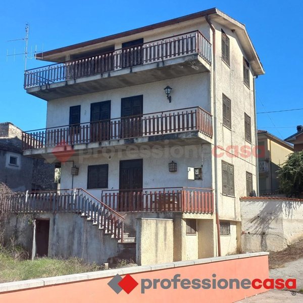 casa indipendente in vendita a Veroli