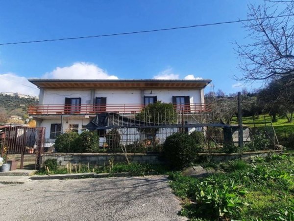 casa indipendente in vendita a Veroli