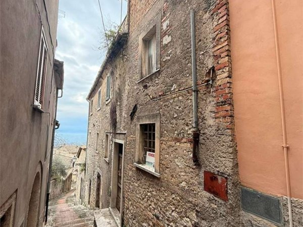intera palazzina in vendita a Veroli in zona Castello