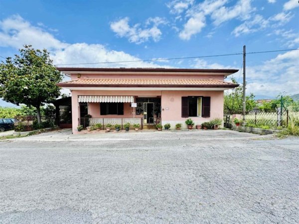 casa indipendente in vendita a Veroli in zona Castelmassimo