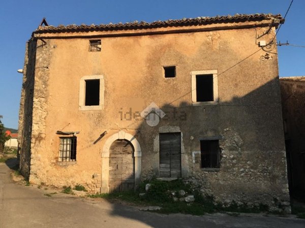 casale in vendita a Veroli in zona Santa Francesca