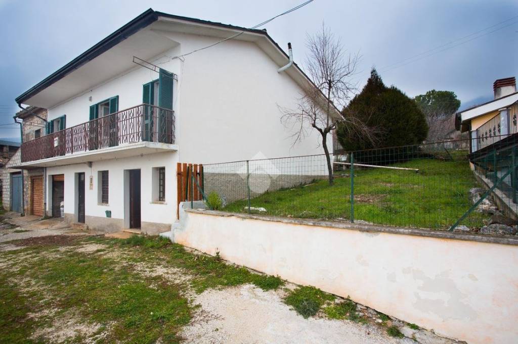 casa indipendente in vendita a Veroli in zona Santa Francesca
