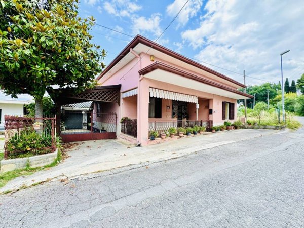 casa indipendente in vendita a Veroli in zona Castelmassimo