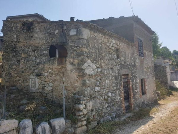 casa indipendente in vendita a Veroli in zona Torre Caravicchia