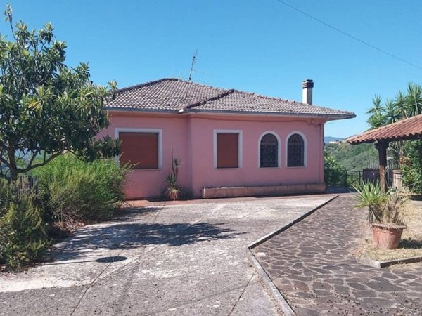 casa indipendente in vendita a Veroli in zona Sant'Angelo in Villa