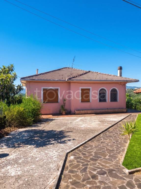 casa indipendente in vendita a Veroli