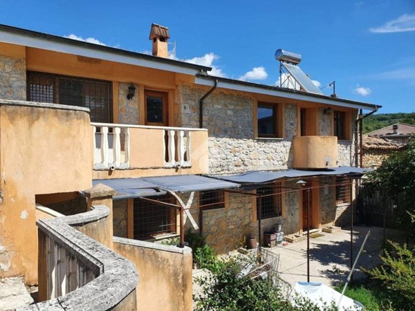 casa indipendente in vendita a Veroli