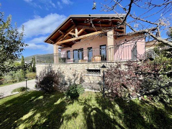 casa indipendente in vendita a Veroli