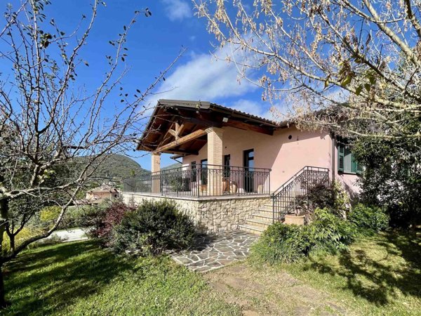 casa indipendente in vendita a Veroli