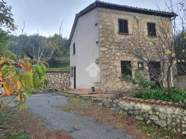 casa indipendente in vendita a Veroli