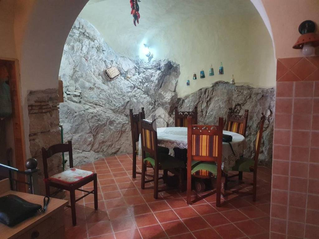 intera palazzina in vendita a Veroli in zona Case Scaccia