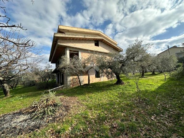 casa indipendente in vendita a Veroli