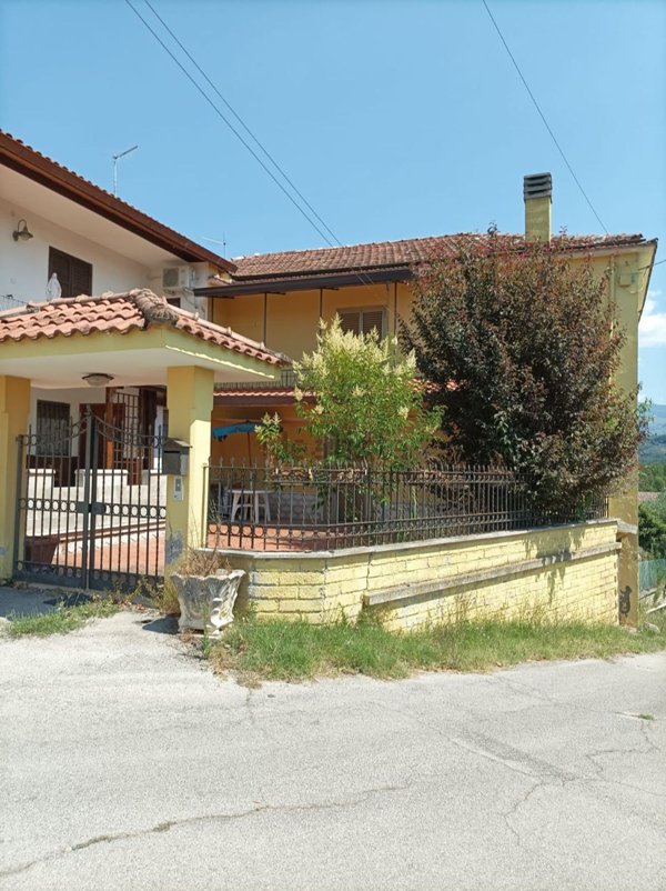 casa indipendente in vendita a Veroli in zona Giglio